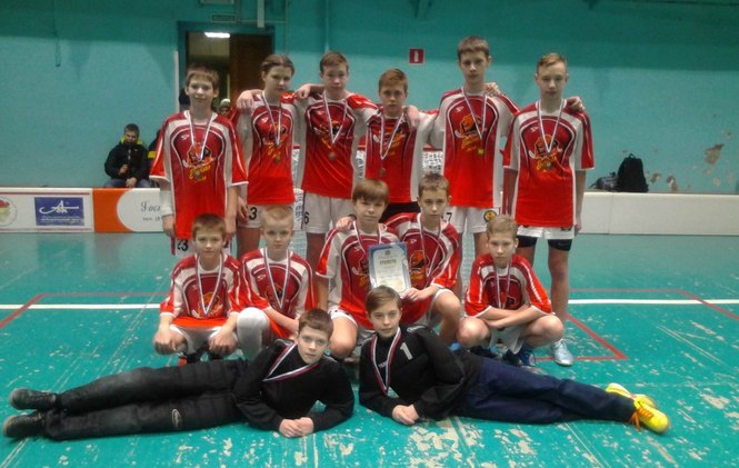 Команда "Искра" - третье место в открытом турнире по флорболу "Кубок Двина 2016" в возрастной катего